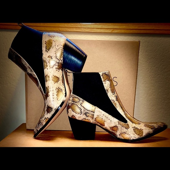 NWT-Coconuts by Matisse Snake-Print Bootie - Picture 9 of 10
